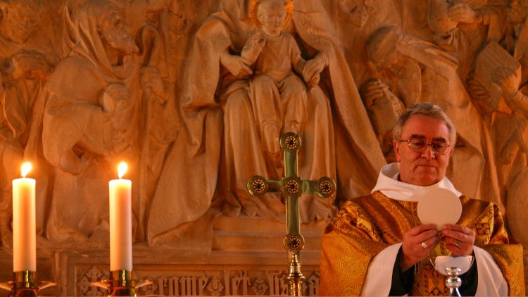 Orientações sobre o sacramento da Eucaristia  (Livro IV do Código de Direito Canônico)